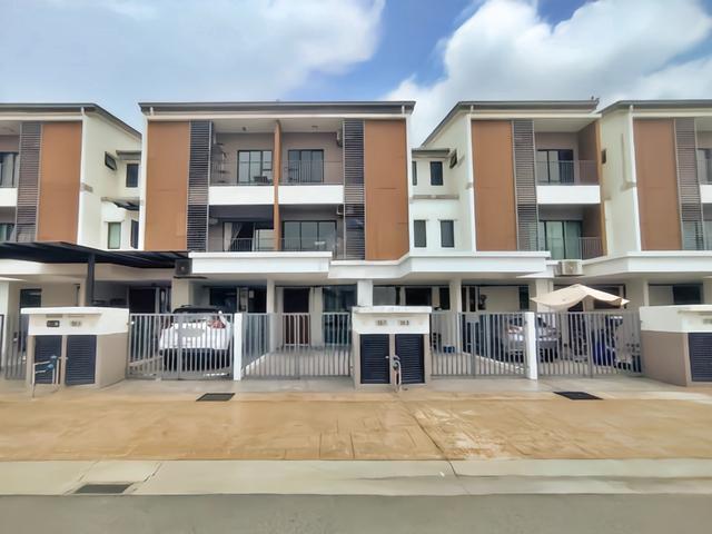 Townhouse for rent in Petaling, Subang Jaya