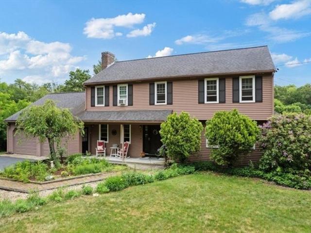 House for sale in North Uxbridge, Massachusetts
