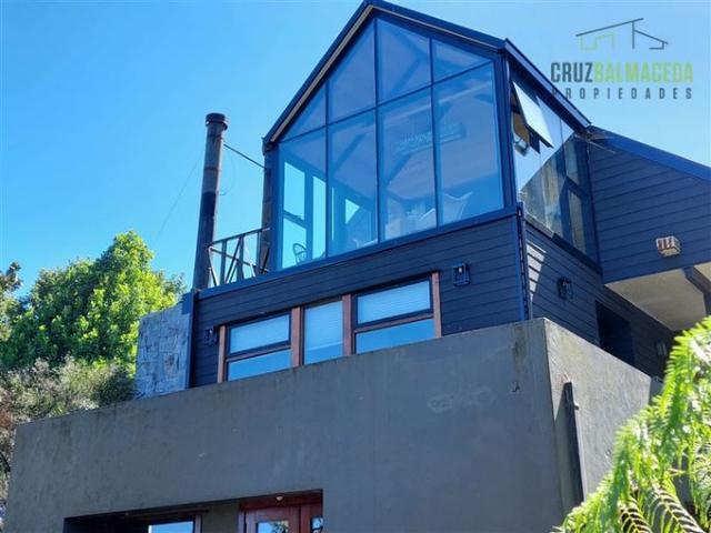 Puerto Montt, Rebajada en un 20% Amplia casa con Quincho, Bodega y Cancha de Tenis Lomas de Reloncaví