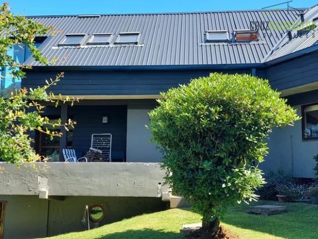 Puerto Montt, Rebajada en un 20% Amplia casa con Quincho, Bodega y Cancha de Tenis Lomas de Reloncaví