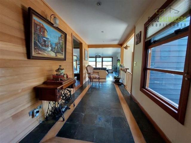 Puerto Montt, Rebajada en un 20% Amplia casa con Quincho, Bodega y Cancha de Tenis Lomas de Reloncaví