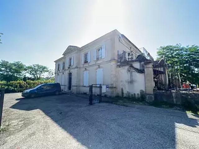 Immeuble vente à Pujols, Sous Chays