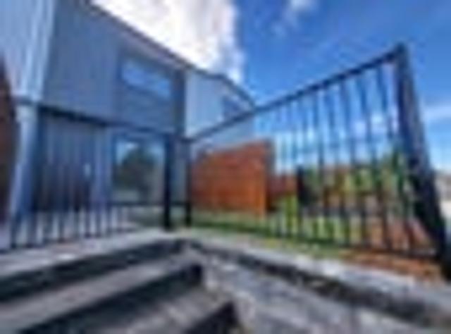 Townhouse for rent in Awhitu