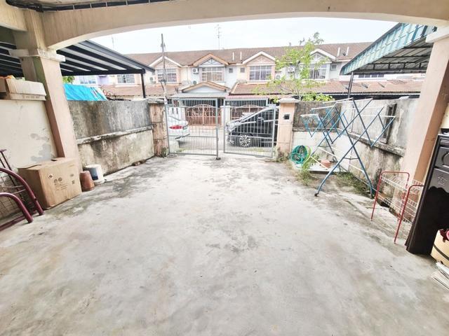 Terraced House for sale in Pontian