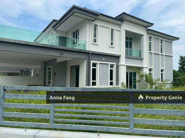 Terraced House for sale in Malaka