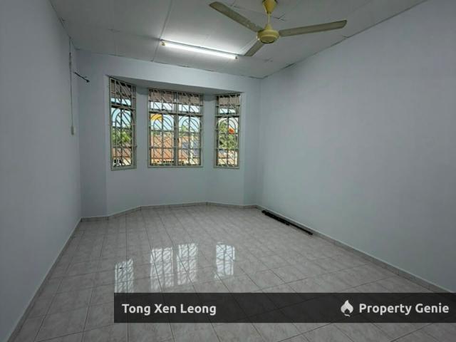 Terraced House for sale in Malaka