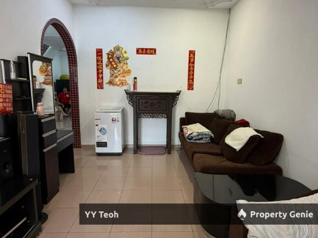Terraced House for sale in Malaka