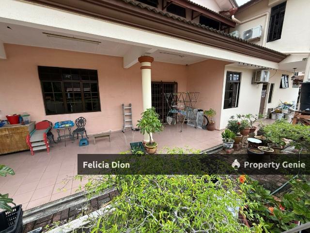 Terraced House for sale in Malaka