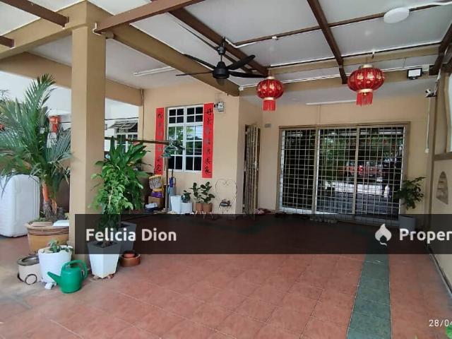 Terraced House for sale in Malaka