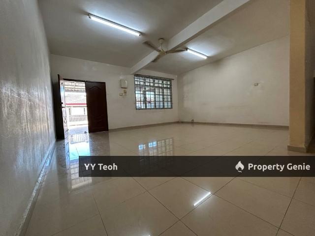 Terraced House for sale in Malaka