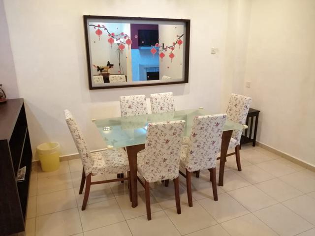 Terraced House for sale in Malaka