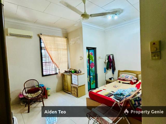 Terraced House for sale in Malaka
