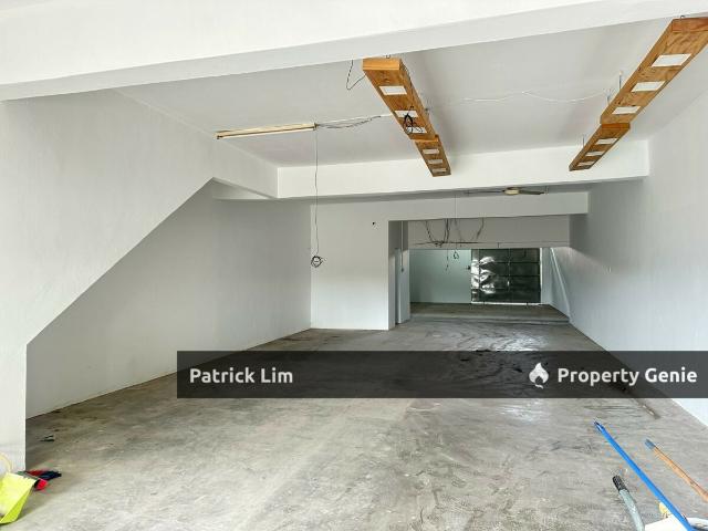 Shop for rent in Malaka