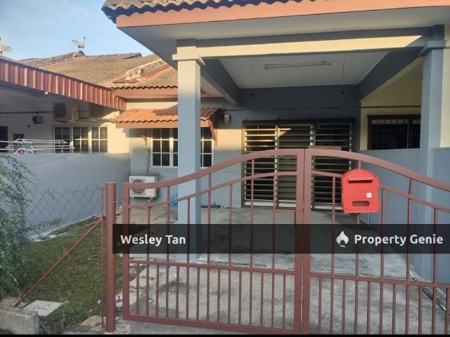 Terraced House for sale in Malaka