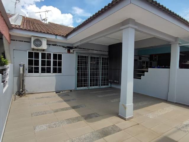 House for rent in Malaka