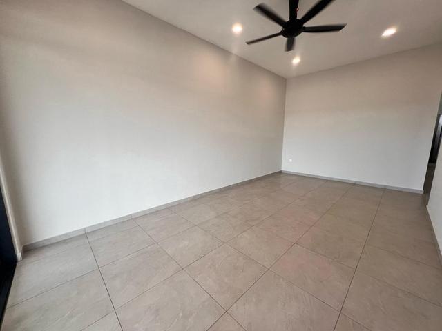 Terraced House for sale in Malaka