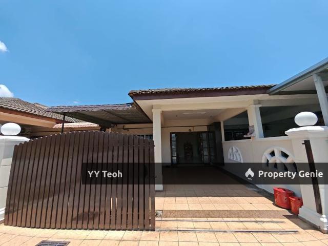 Terraced House for sale in Malaka