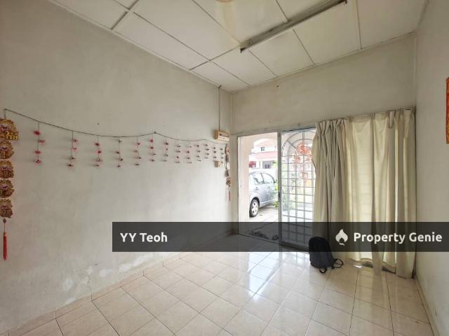 Terraced House for sale in Malaka