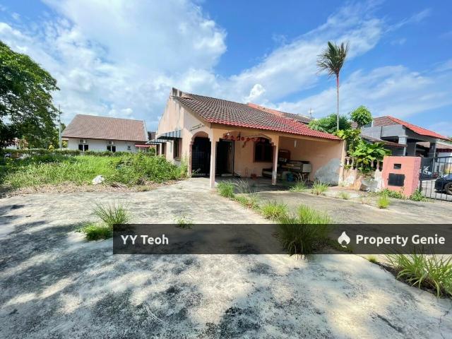 Terraced House for sale in Malaka