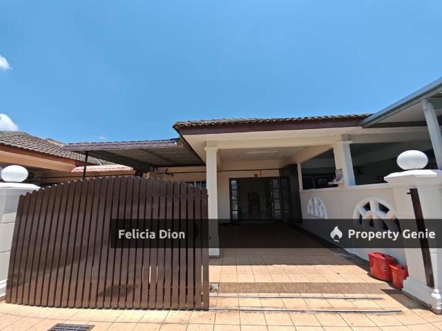 Terraced House for sale in Malaka
