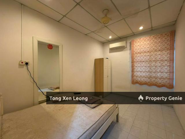 Terraced House for sale in Malaka