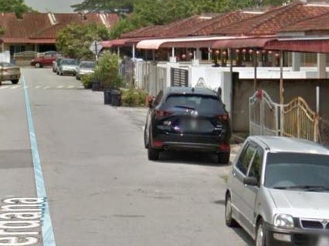 Terraced House for sale in Malaka
