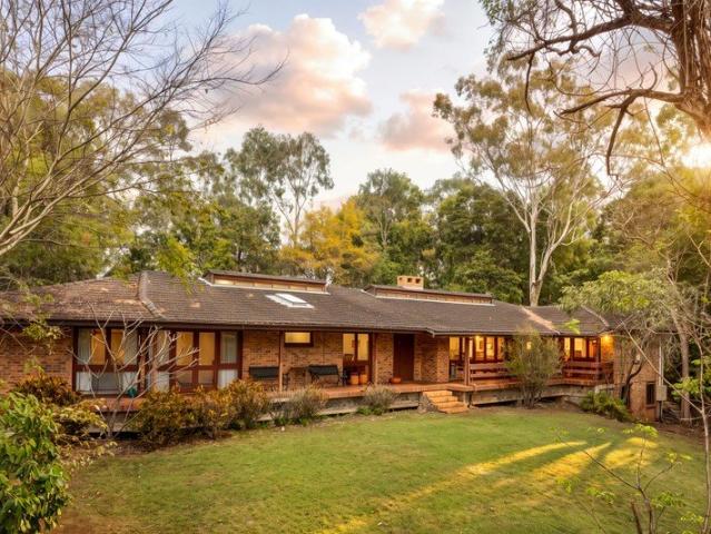 Cottage for sale in Pullenvale, Greater Brisbane