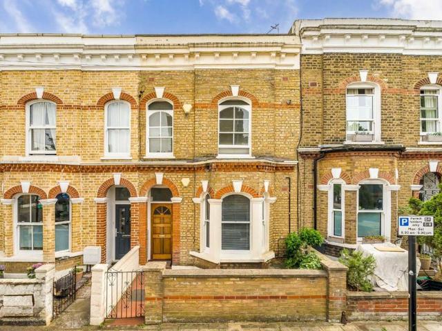 Apartment for rent in Stockwell, Greater London