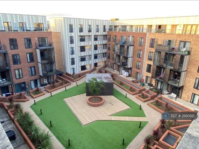 Apartment for rent in Rush Green, Greater London