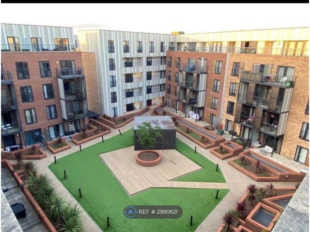 Apartment for rent in Rush Green, Greater London