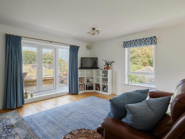House for rent in London Borough of Hounslow, Greater London