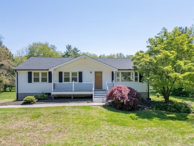 House for sale in Ellington