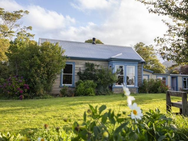 House for rent in Otakou