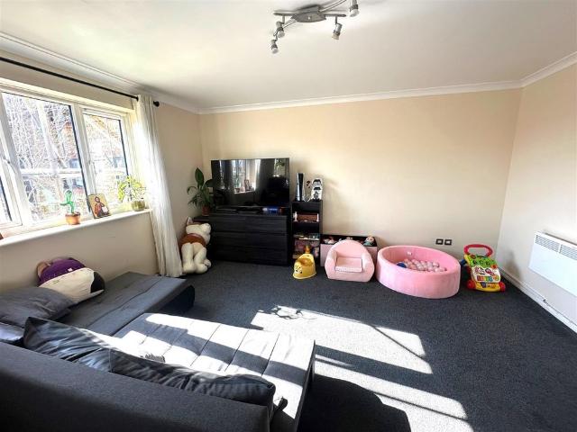 House for rent in Holywell Estate, North Watford