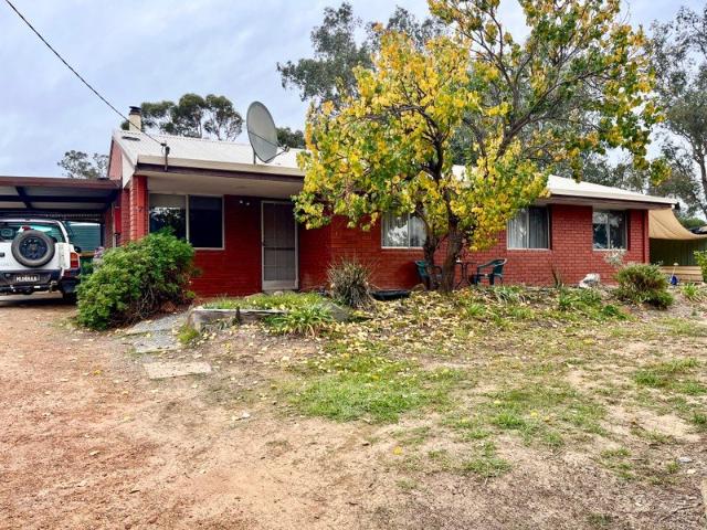 House for sale in Wandering, Western Australia