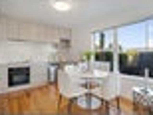 Apartment for sale in Royal Oak