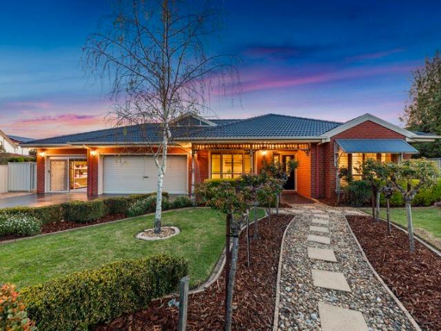 House for sale in Lakeside Estate, Melbourne