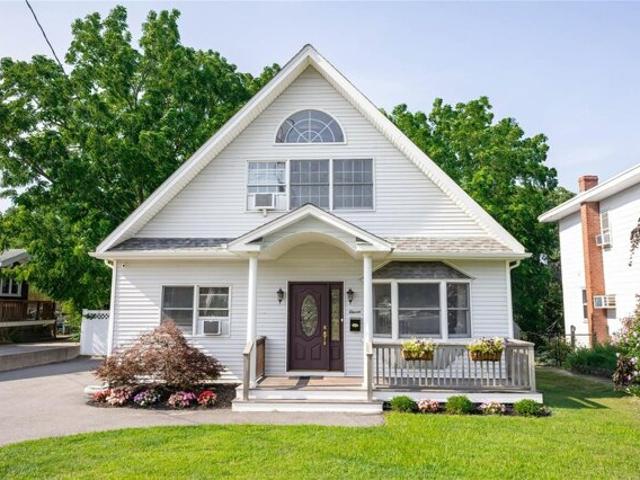 House for sale in Blue Point House for sale in Blue Point