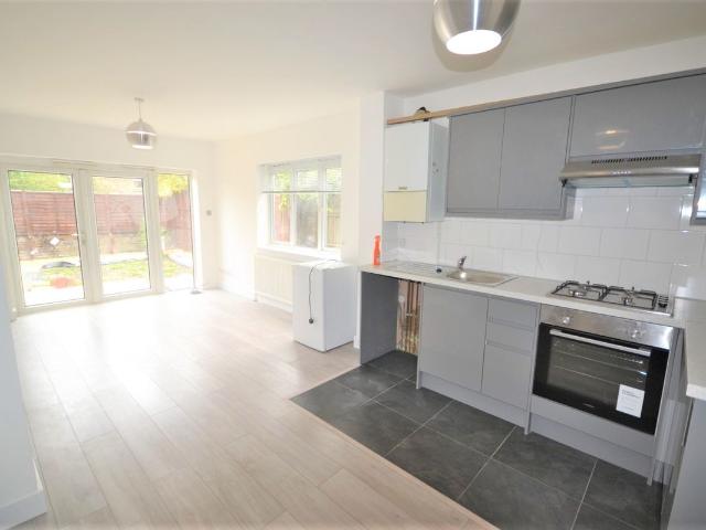 Apartment for rent in Brondesbury, Greater London