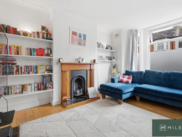 Apartment for rent in Brondesbury, Greater London