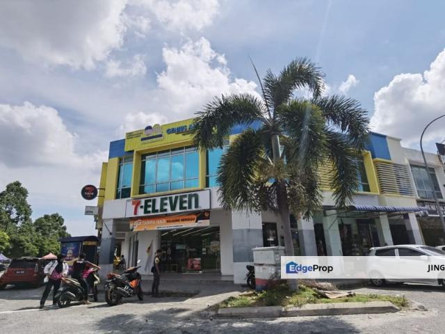 Shop for sale in Seksyen 13, Bandar Puncak Alam