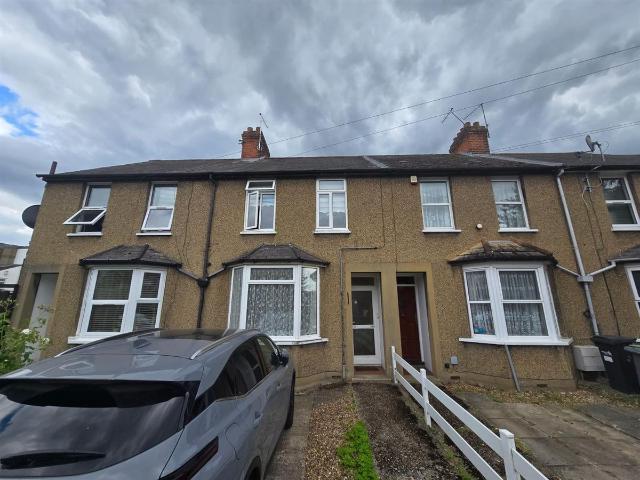 Apartment for rent in Freezywater, Greater London