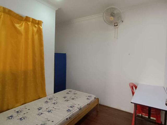 Room for rent in Petaling, Alam Impian