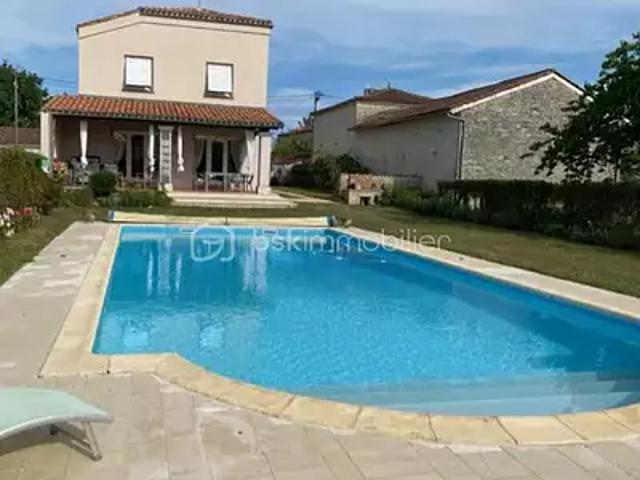 Maison vente à Confolens, Puyréaux