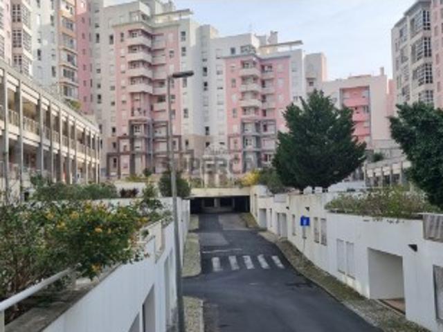 Garagem venda em São Domingos de Benfica, Lisboa