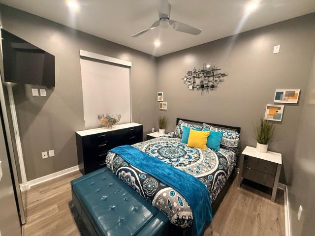 Room for rent in Van Nuys Neighborhood Council District, Canoga Park
