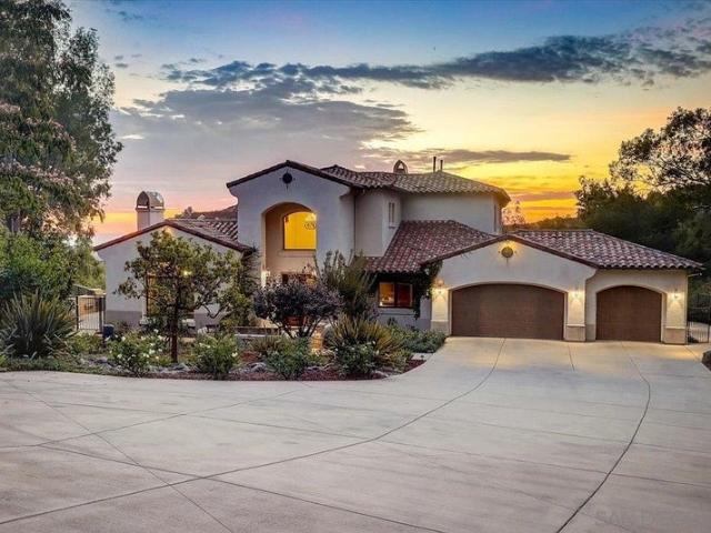 Room for rent in Hidden Meadows, San Diego County