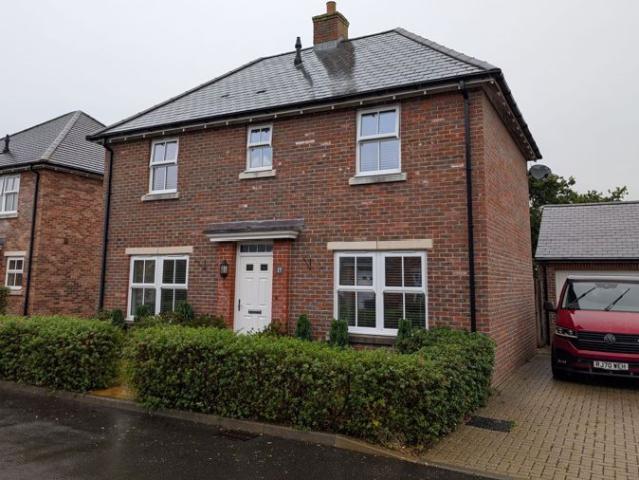 Apartment for rent in Hambrook, Chichester