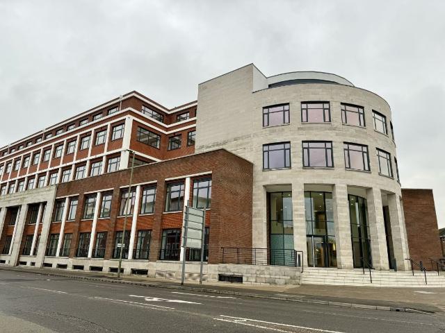 Apartment for rent in Row Town, Surrey