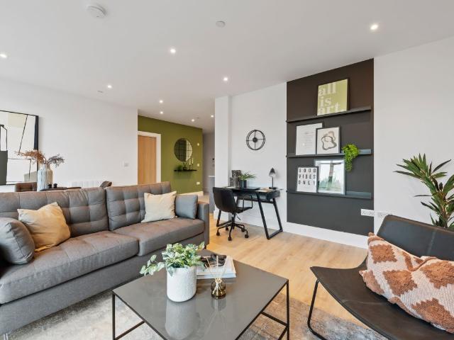 Apartment for rent in Row Town, Surrey